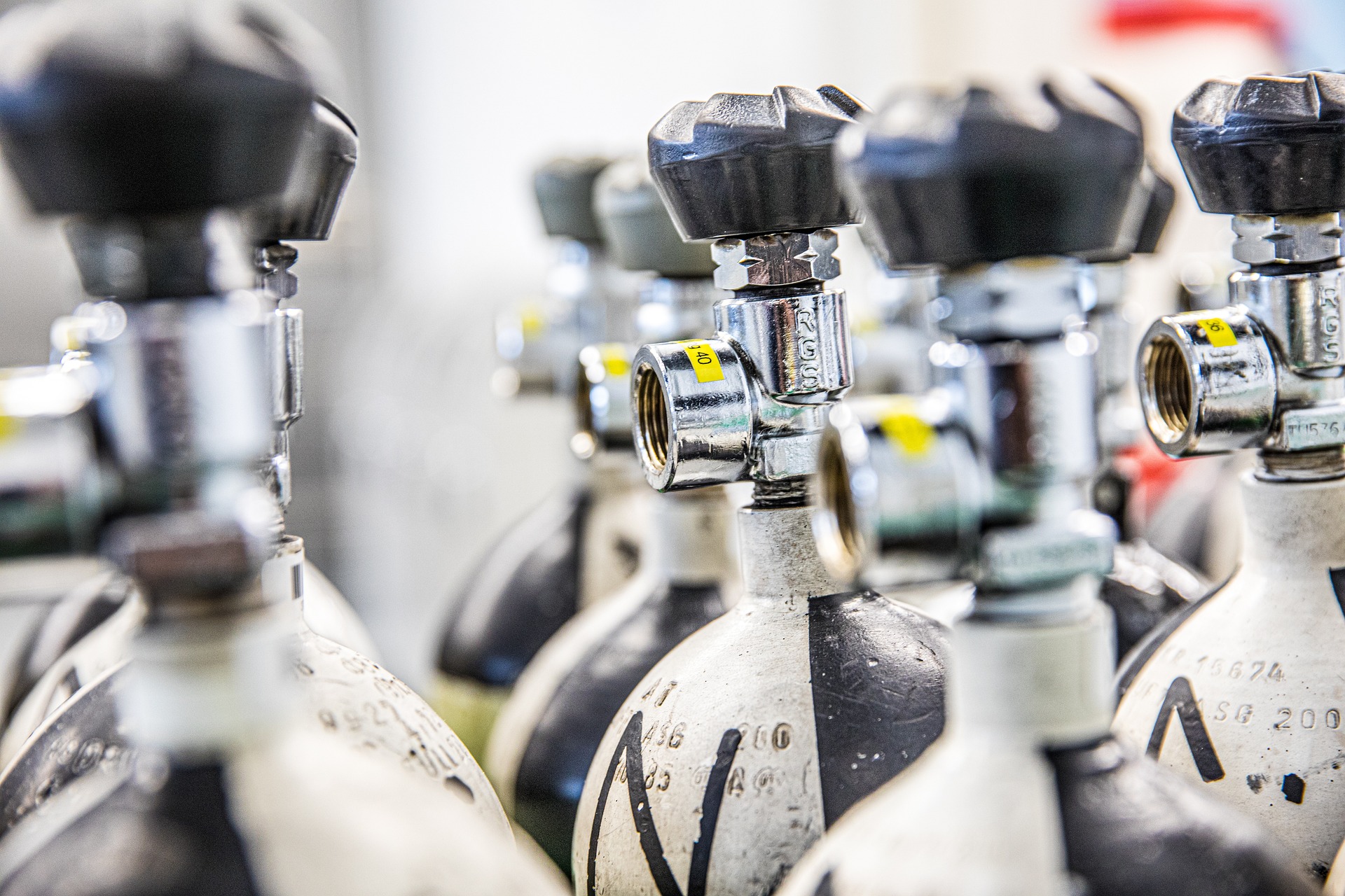 韋林Everest MVIQ+工業(yè)視頻內(nèi)窺鏡在氣瓶內(nèi)壁缺陷檢測(cè)中的應(yīng)用